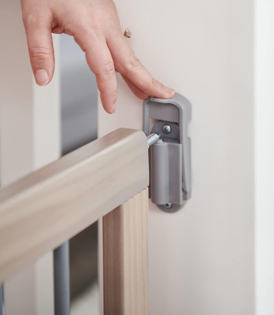 Regalo Wooden Safety Gate for Stairs and Hallways 1