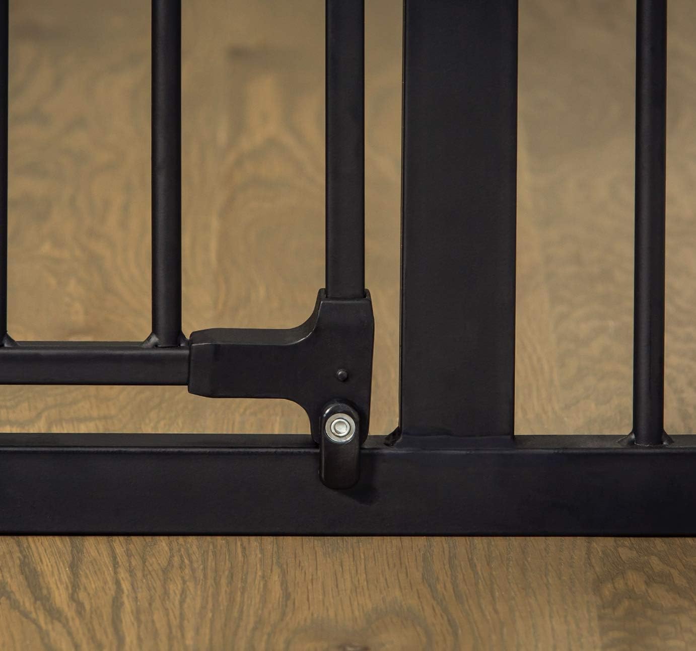 Regalo Deluxe Widespan Safety Gate - Black 745 x 28