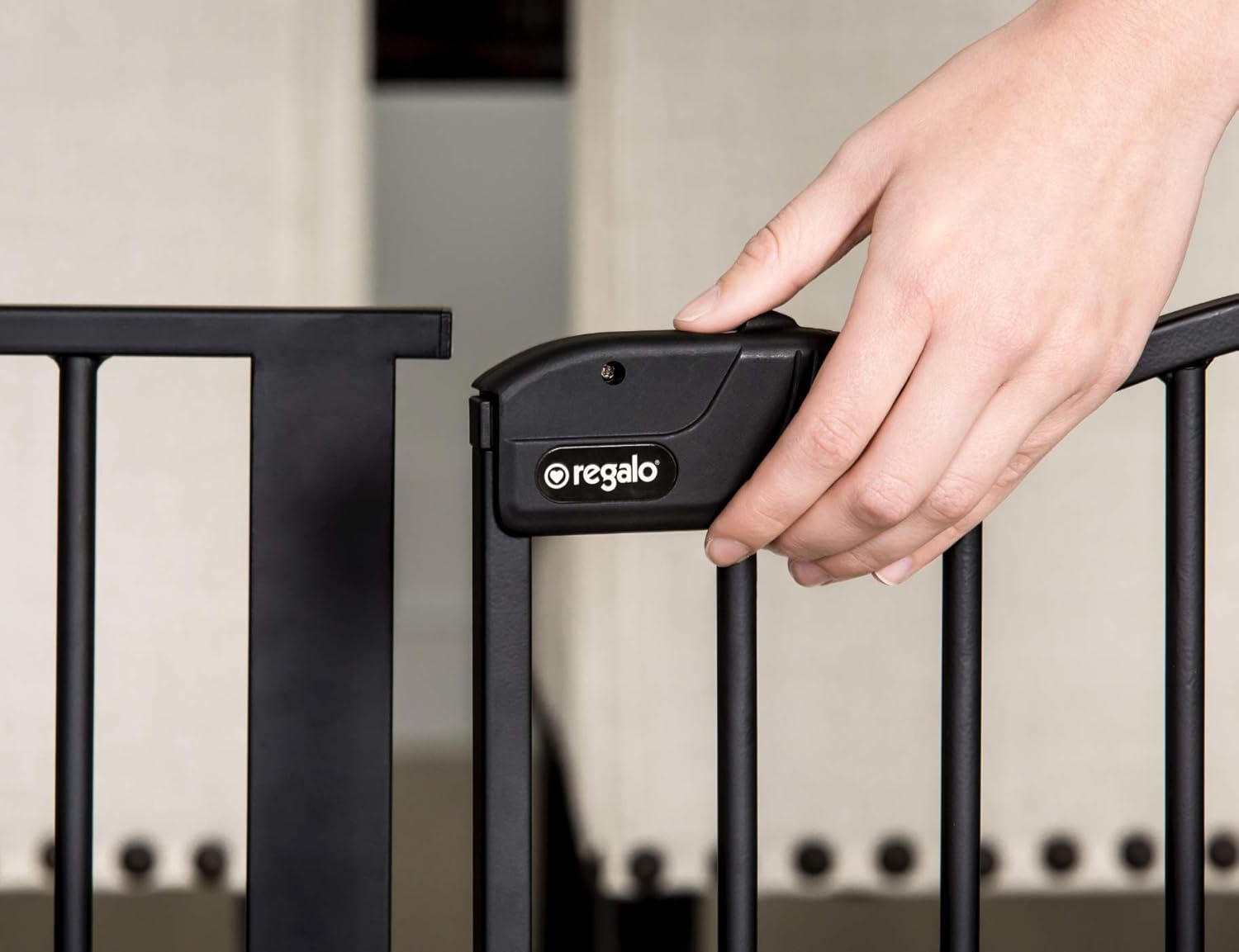 Regalo Deluxe Widespan Safety Gate - Black 745 x 28