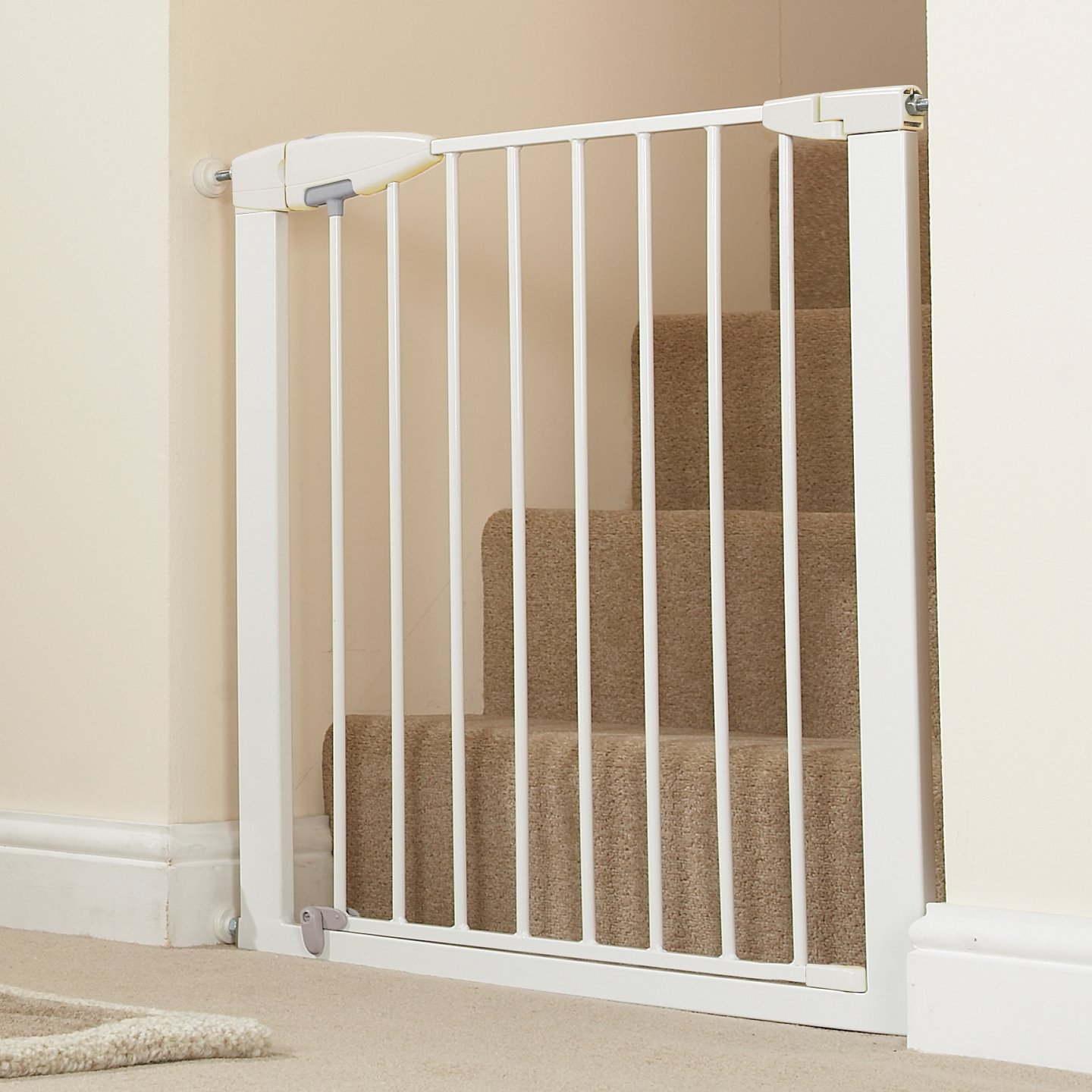 Munchkin Easy Close Pressure Mounted Baby Gate White 35x295 Inch