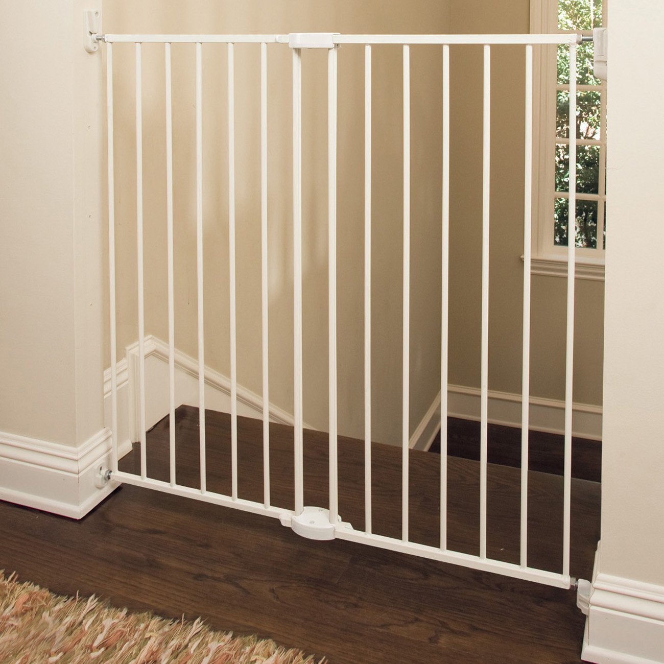 Munchkin Extending XL Tall and Wide Baby Gate White
