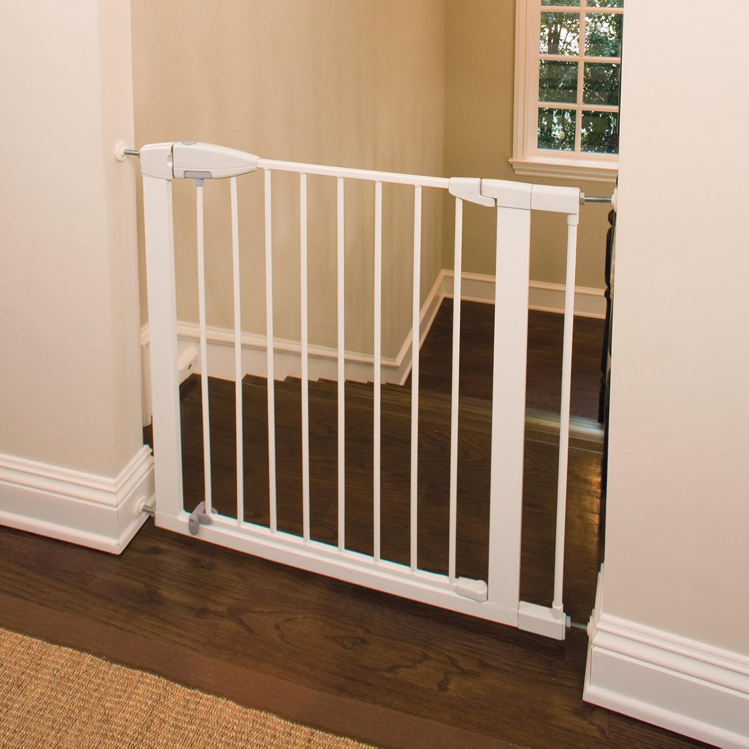 Munchkin Easy Close Pressure Mounted Baby Gate White 35x295 Inch