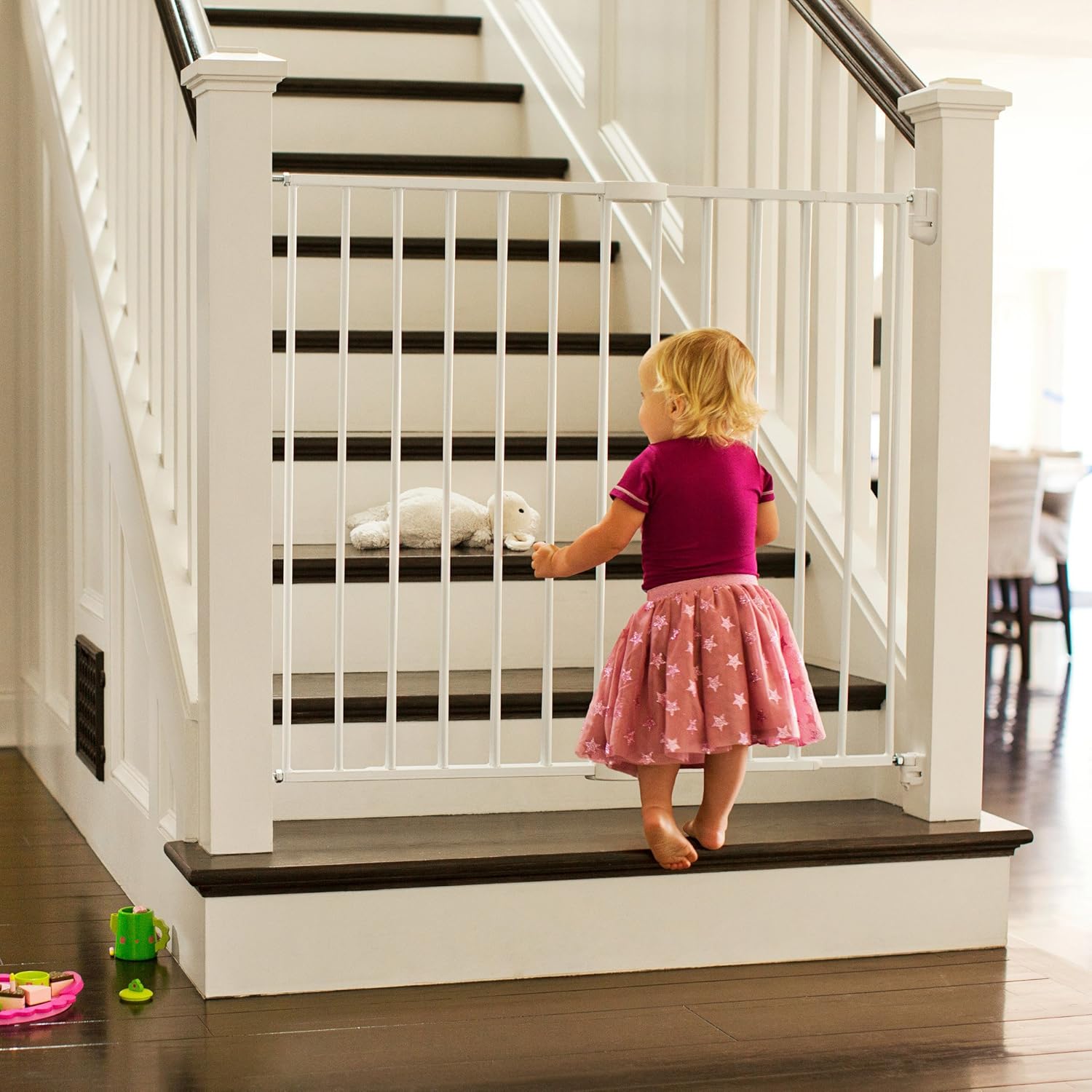 Munchkin Extending XL Tall and Wide Baby Gate White