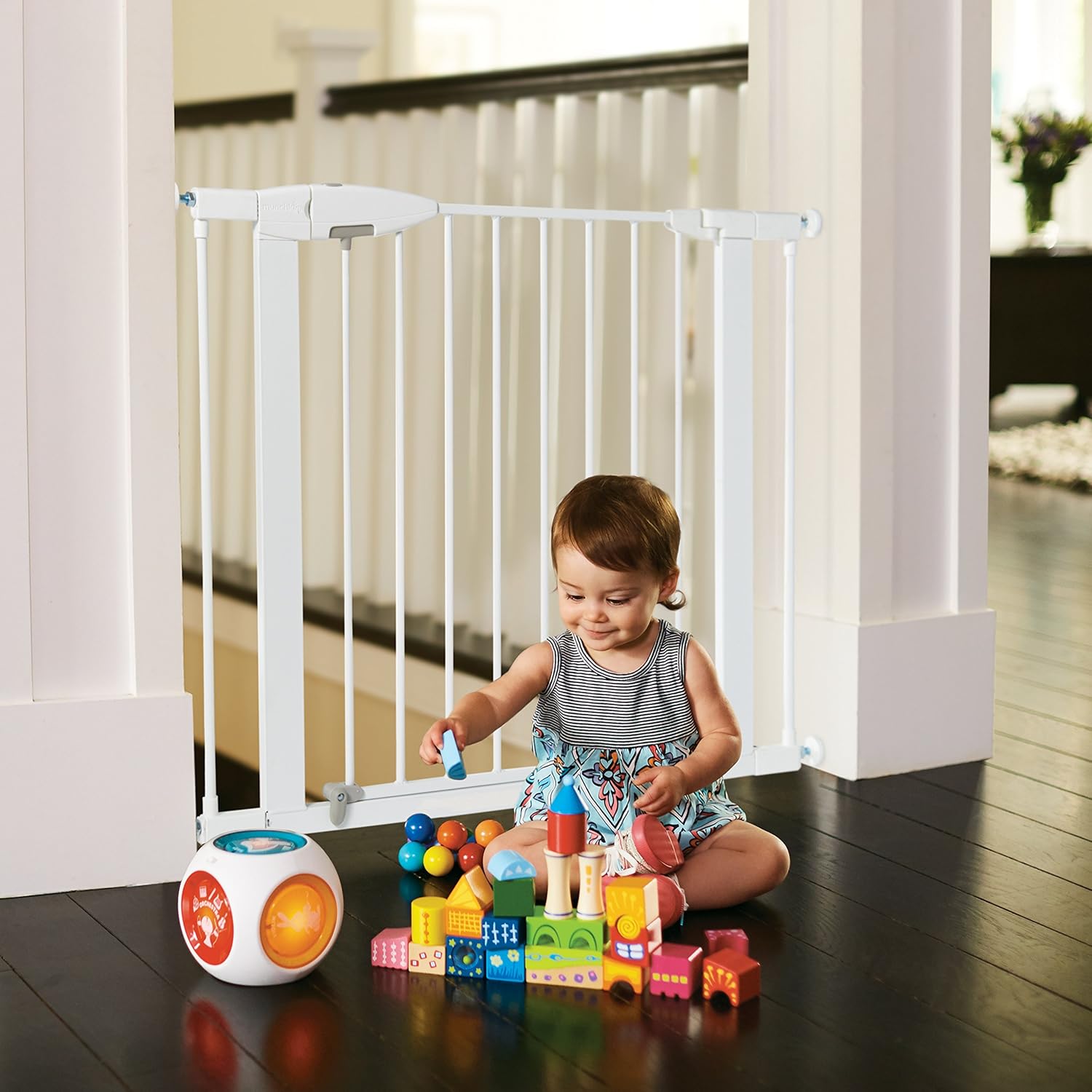 Munchkin Easy Close Pressure Mounted Baby Gate White 35x295 Inch
